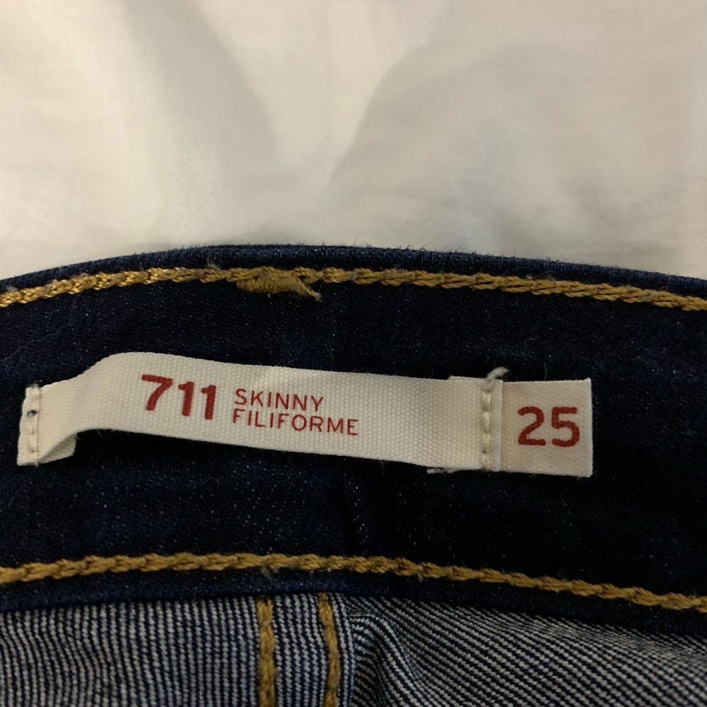 Levi 711